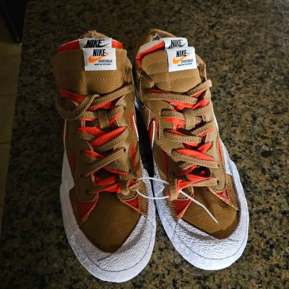 NEW Nkes, no box